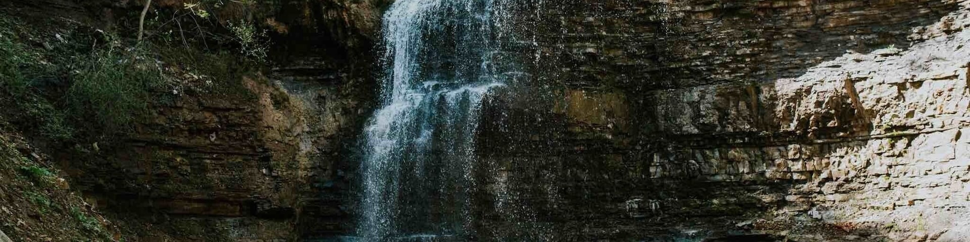 Beautiful waterfall, a short hike from the parking area. Parking is limited so get there early!