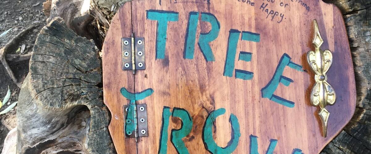 A local artist created this installation in a tree stump inspired by a production of “To Kill a Mockingbird “ @ Stratford Festival of Canada. Put in a treasure or take one. #TroveOnTuesday #Mockingbird #StratfordFestival