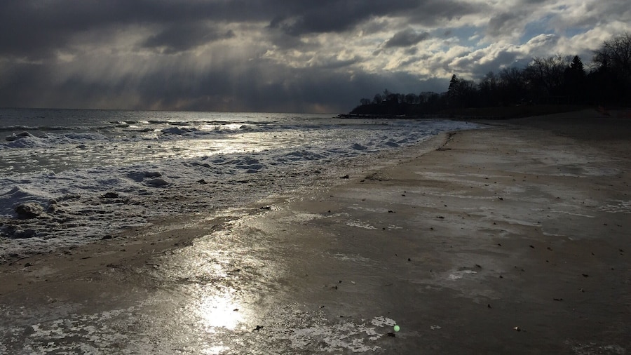 Went for a drive 60-70 km from Toronto towards east and found this gem
#beachbound