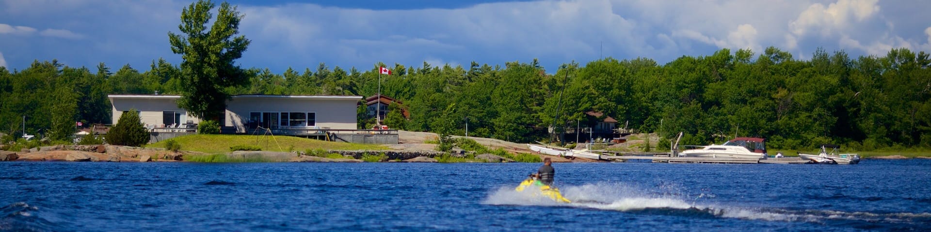 Huntsville which includes jet skiing and a lake or waterhole