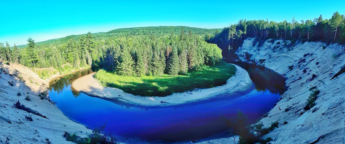 The beautiful big bend at arrowhead provincial park