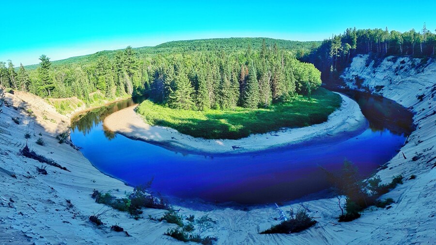 The beautiful big bend at arrowhead provincial park