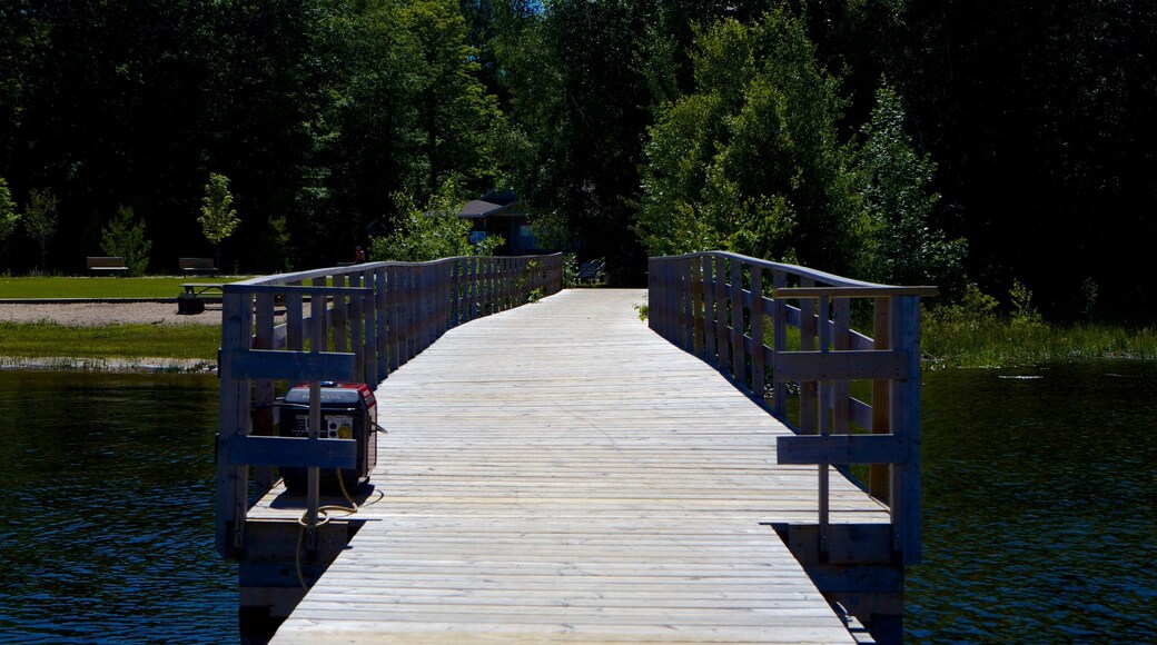 Huntsville showing a lake or waterhole