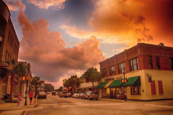 Stormy day on Bay Street.