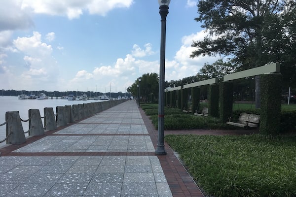Relaxing spot with nearby restaurants and shops. The swings I guess are for the weary shopper
