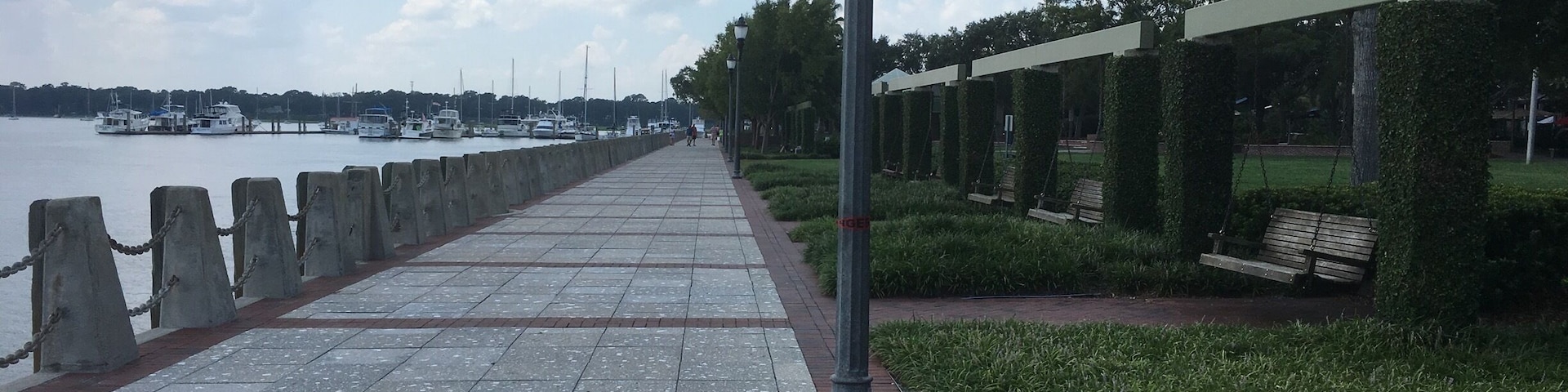Relaxing spot with nearby restaurants and shops. The swings  I guess are for the weary shopper