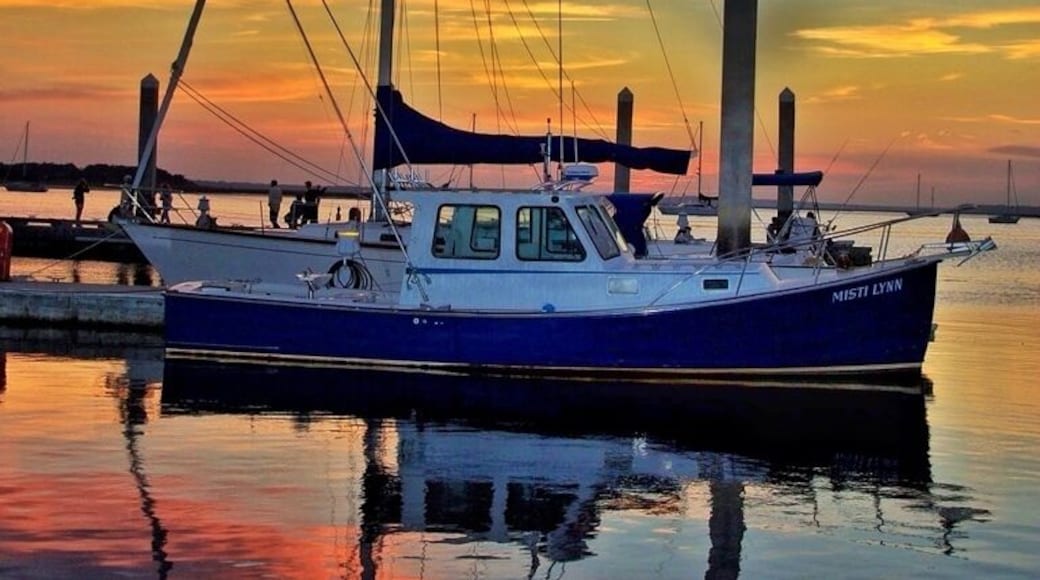 Bufort, sc. This may be the last small unknown coastal town on the east coast. Take everything you've ever seen and heard about small southern coastal towns, and then add in beautiful houses, scenery, great food, wonder culture, and a town park with places for kids to play, people to dance, loves to watch sunsets, and open air bars and restaurants for entertainment. Then you will get a picture of this place. This place is so easy going that after 3 days here I felt as if I had been rested for a week. This town and it's surrounding beaches, state parks, golf courses, and shops offer a true feel of southern coastal Carolina.