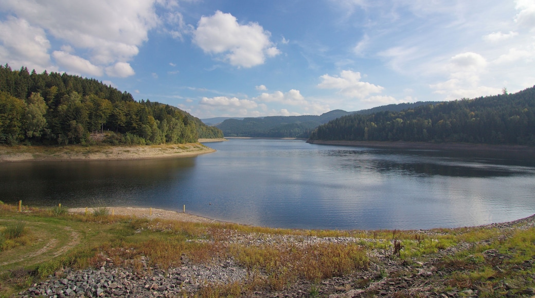 Die Sösetalsperre im niedersächsischen Teil des Harzes bei Osterode am Harz, Niedersachsen, Deutschland wurde 1931 als erste Talsperre der Harzwasserwerke in Betrieb genommen.