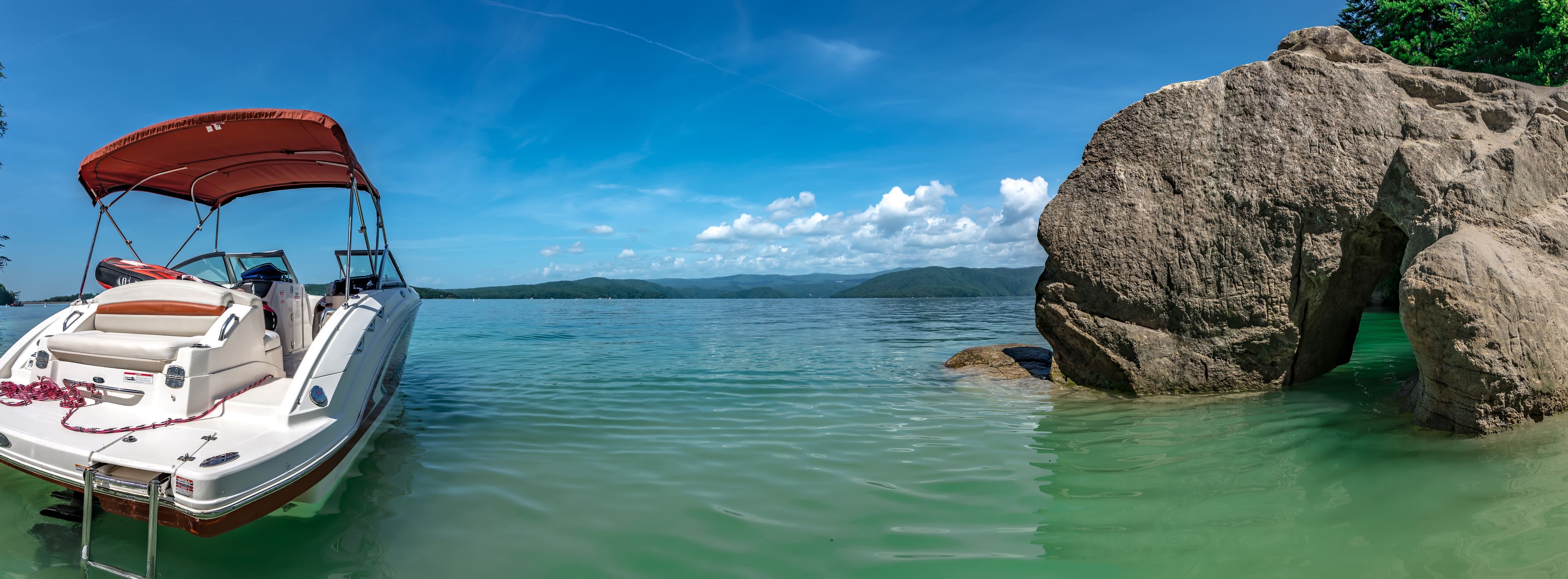 Beautiful landscape scenes at lake jocassee south carolina