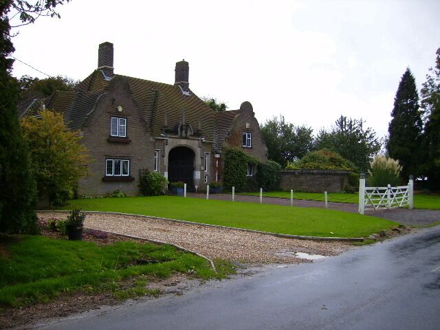 Distinctive house north of Little Horwood