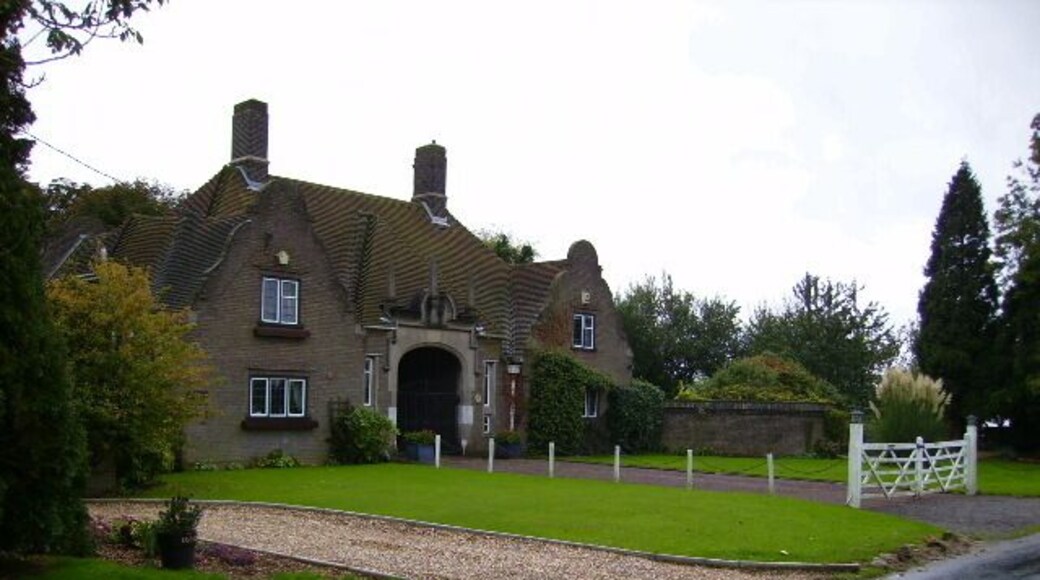 Distinctive house north of Little Horwood