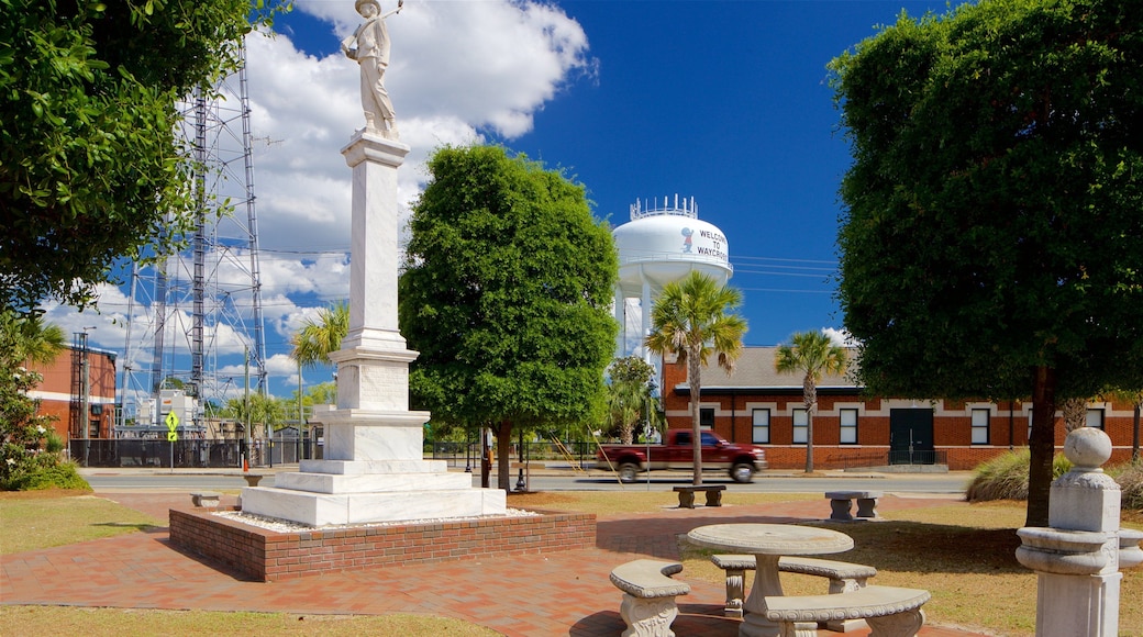 Waycross welches beinhaltet Statue oder Skulptur