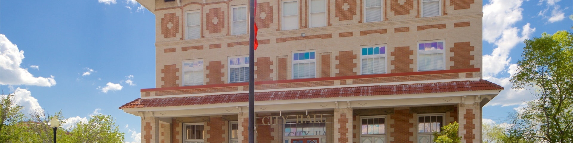 Waycross which includes heritage architecture