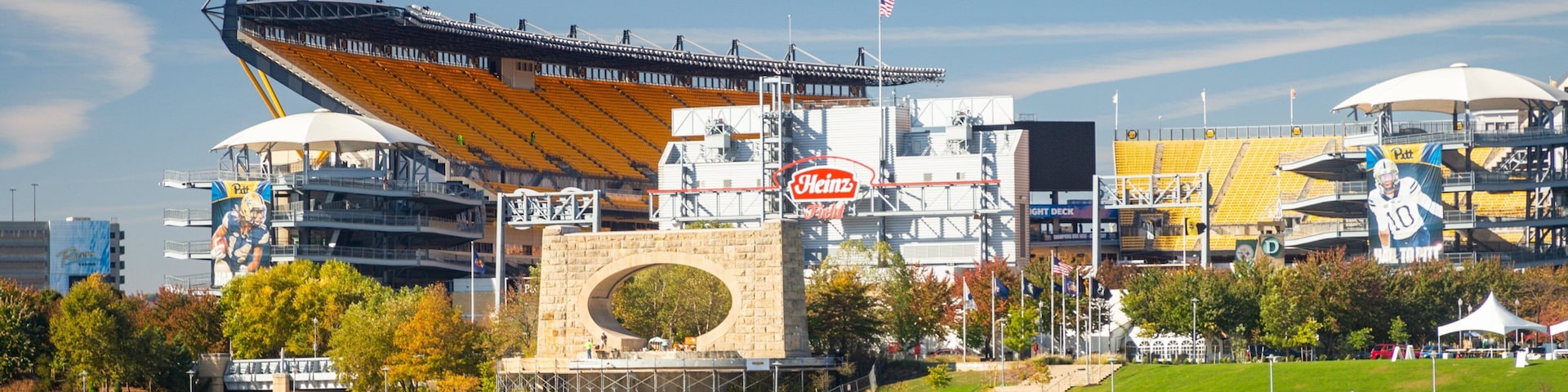 Heinz Field which includes a lake or waterhole