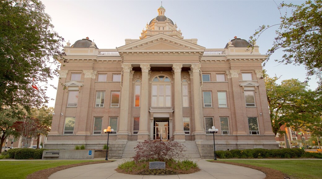 Thomasville showing a house, heritage architecture and a sunset