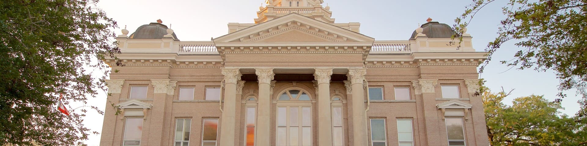 Thomasville showing a house, heritage architecture and a sunset