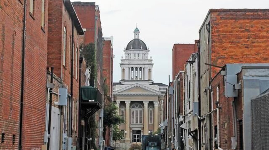 I came to Valdosta to visit family stationed nearby at Moody Airforce base. I had been told that the town was nothing to write home about, and for the most part that is true. But the downtown area is actually really adorable. Very Norman Rockwell feeling. Its worth a stroll if you have time to kill.