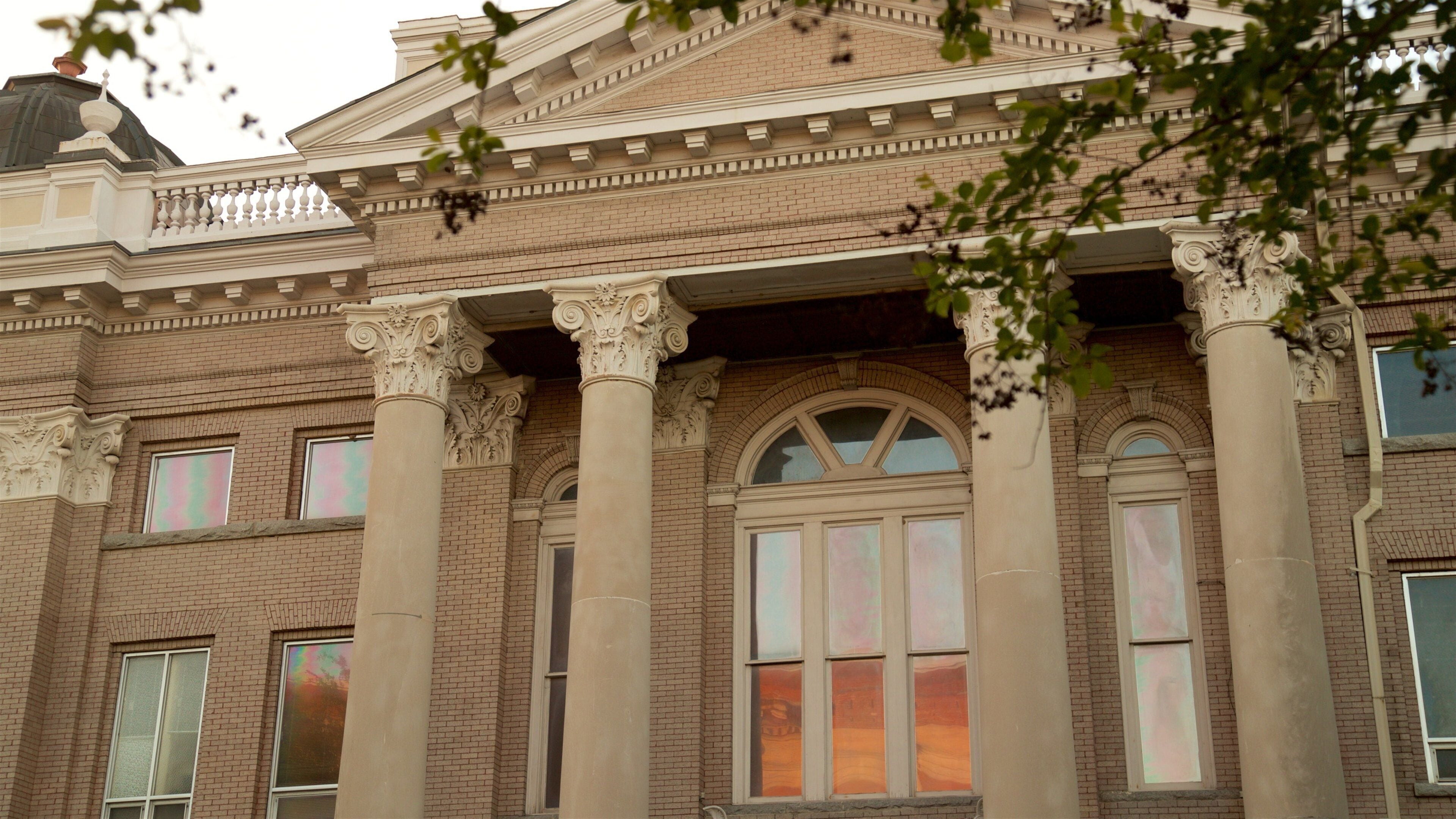 Valdosta which includes heritage elements