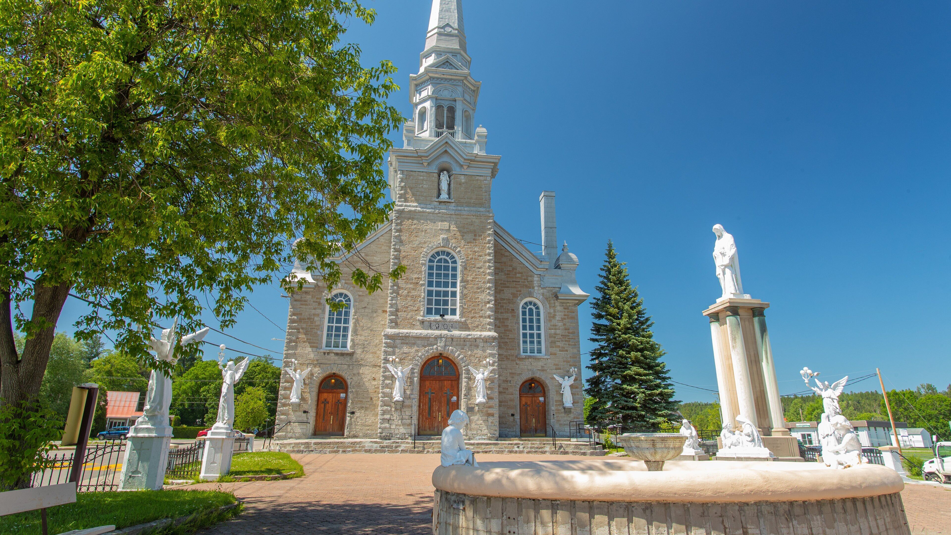 Chicoutimi showing a church or cathedral, heritage architecture and heritage elements