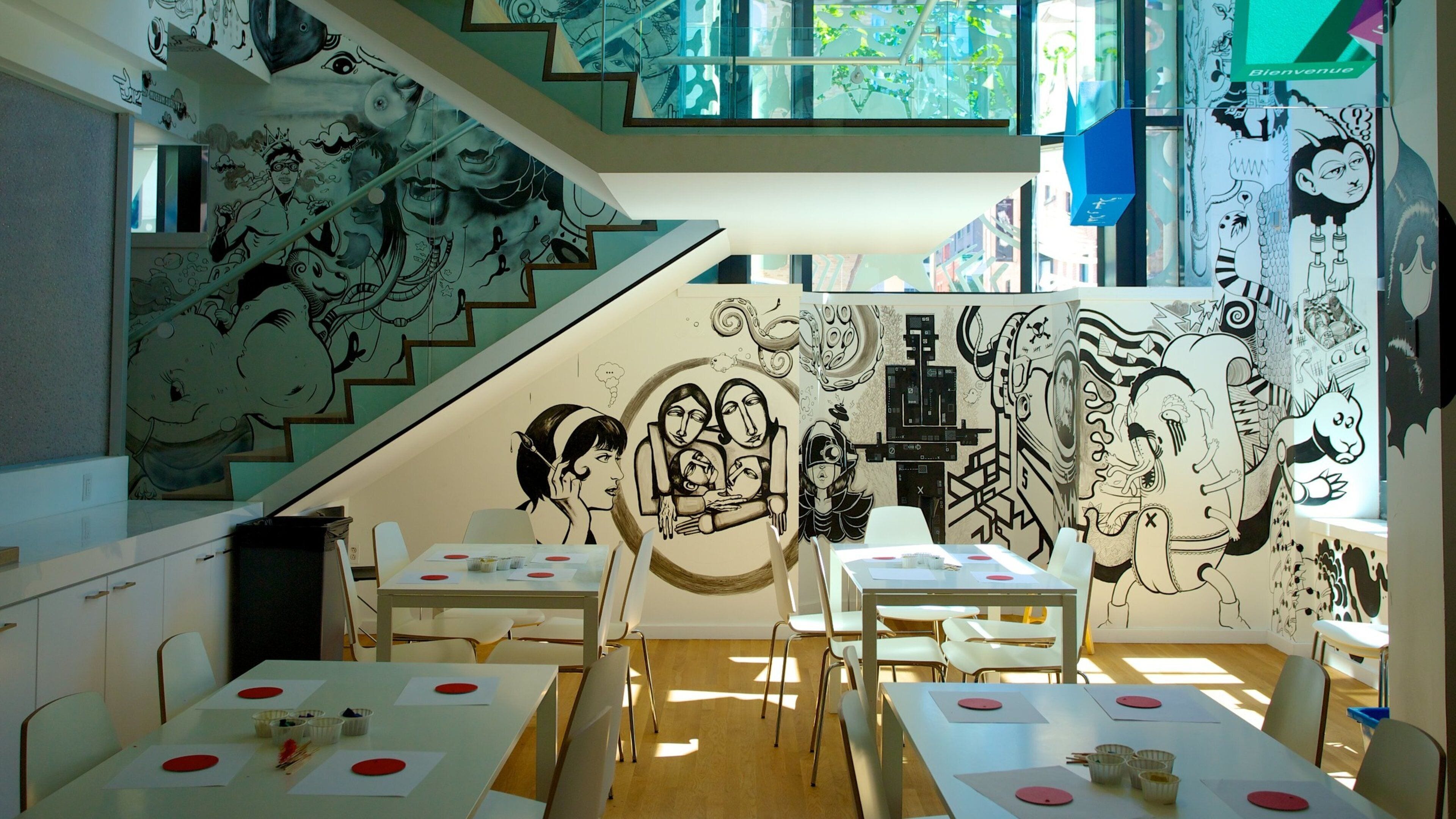 Musée des beaux-arts de Montréal montrant pause café, vues intérieures et art