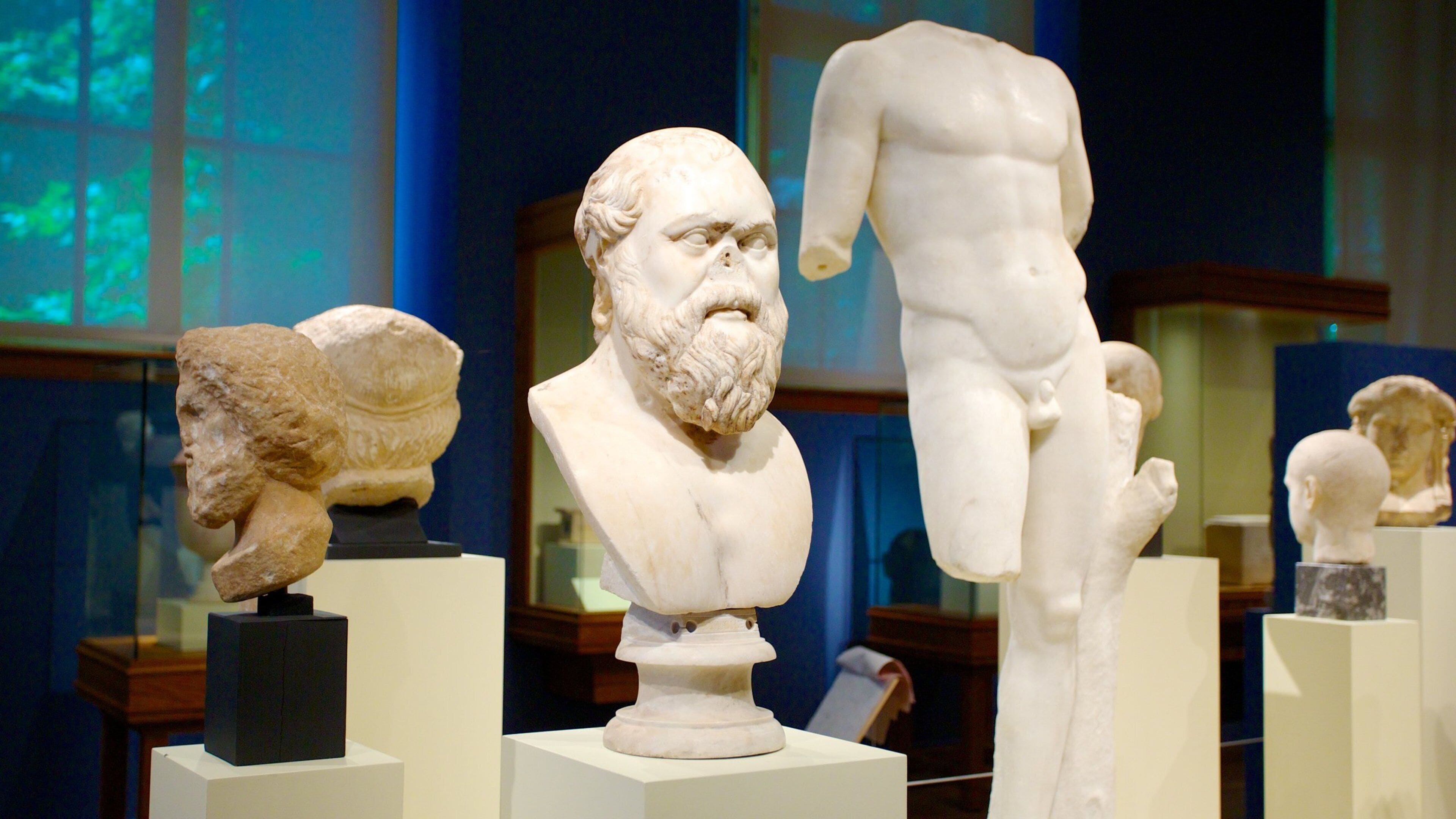 Montreal Museum of Fine Arts showing a statue or sculpture, interior views and art