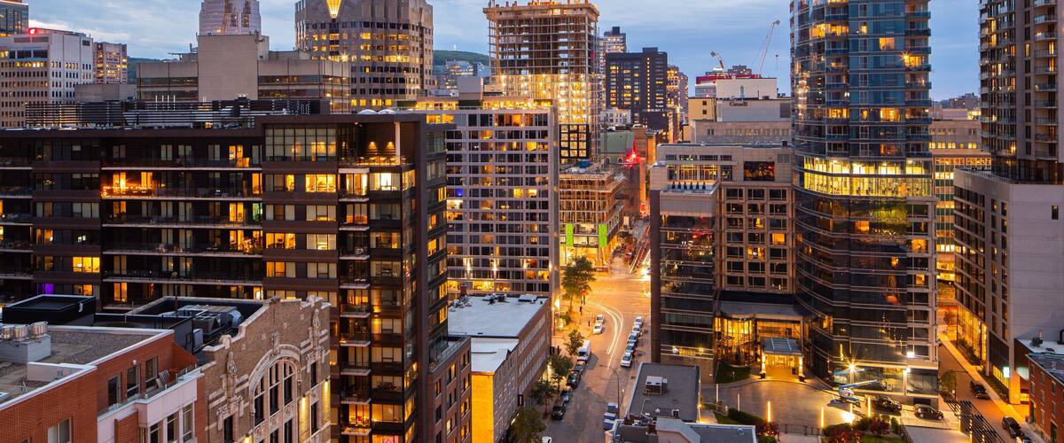 Downtown Montreal showing a skyscraper and a city