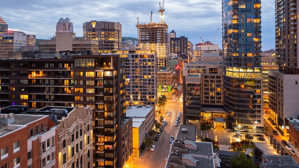 Downtown Montreal showing a skyscraper and a city