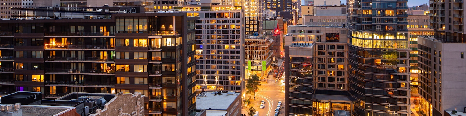 Downtown Montreal showing a skyscraper and a city