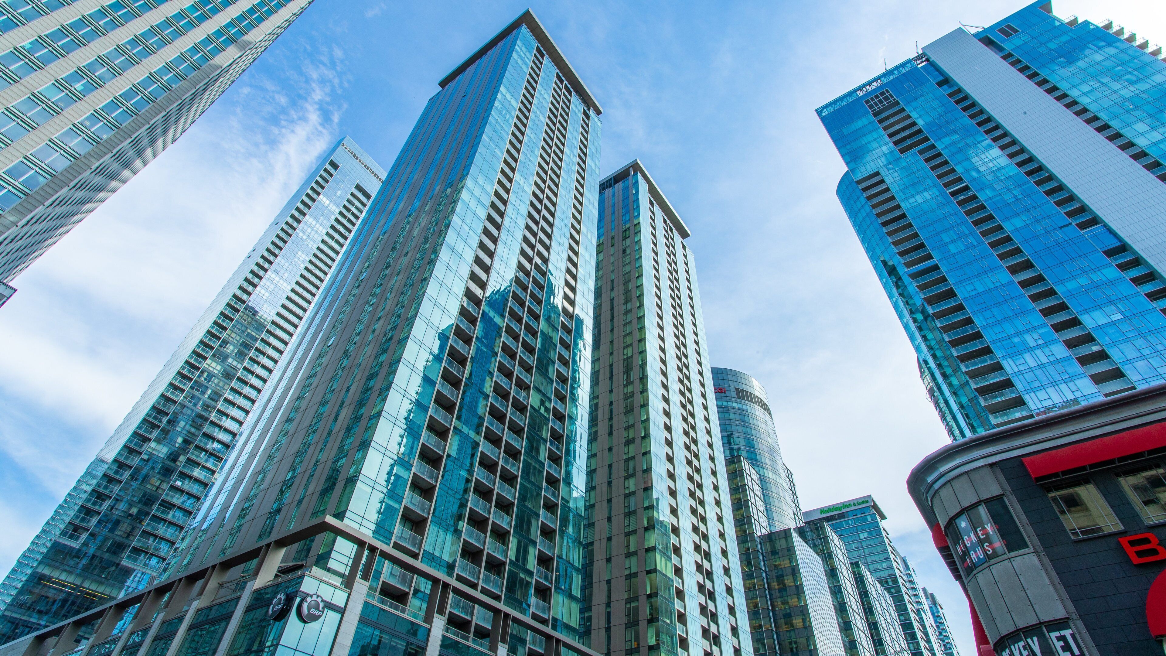 Downtown Montreal showing a city and a high rise building