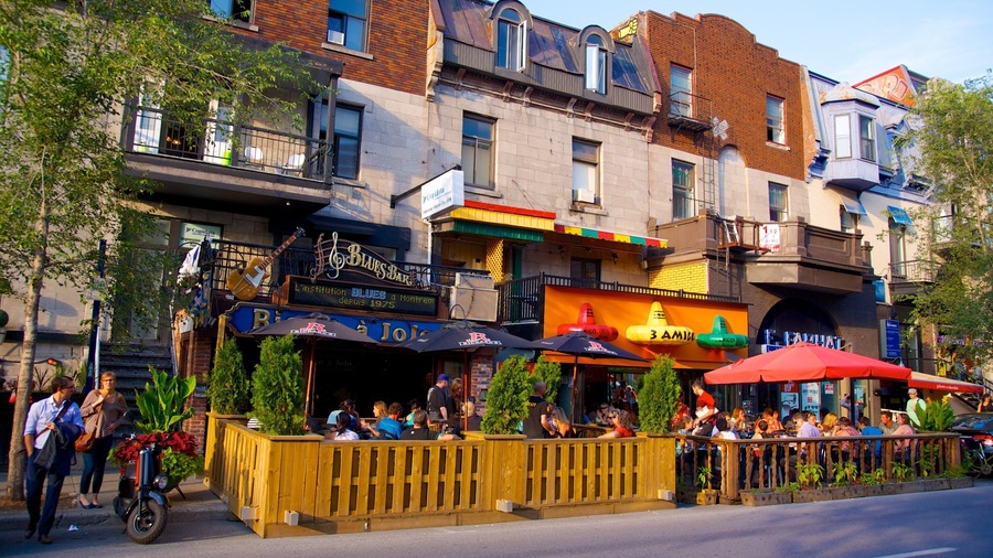 Latin Quarter which includes outdoor eating, cafe lifestyle and a city