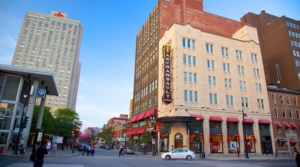 Latin Quarter showing a city, signage and street scenes