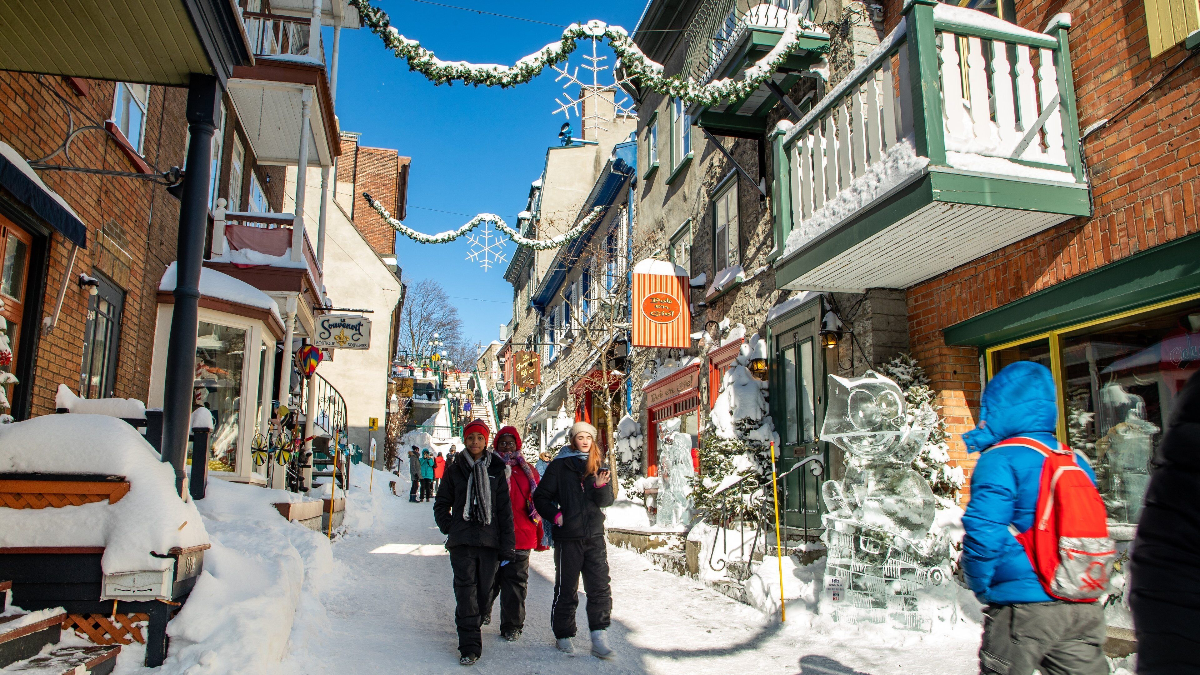 Old Quebec featuring street scenes and snow as well as a small group of people