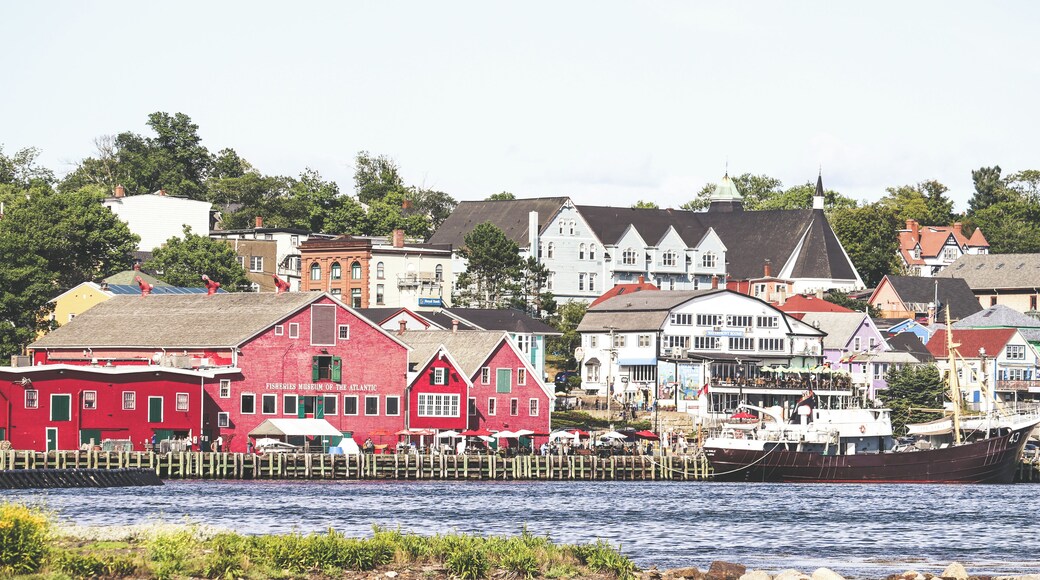 After seeing a post card of Lunenburg, I had to take a stop in to see. This quiet little fishing community is just adorable and full of colour. There are loads of small shops to explore, great places to eat, and a photographer's dream.