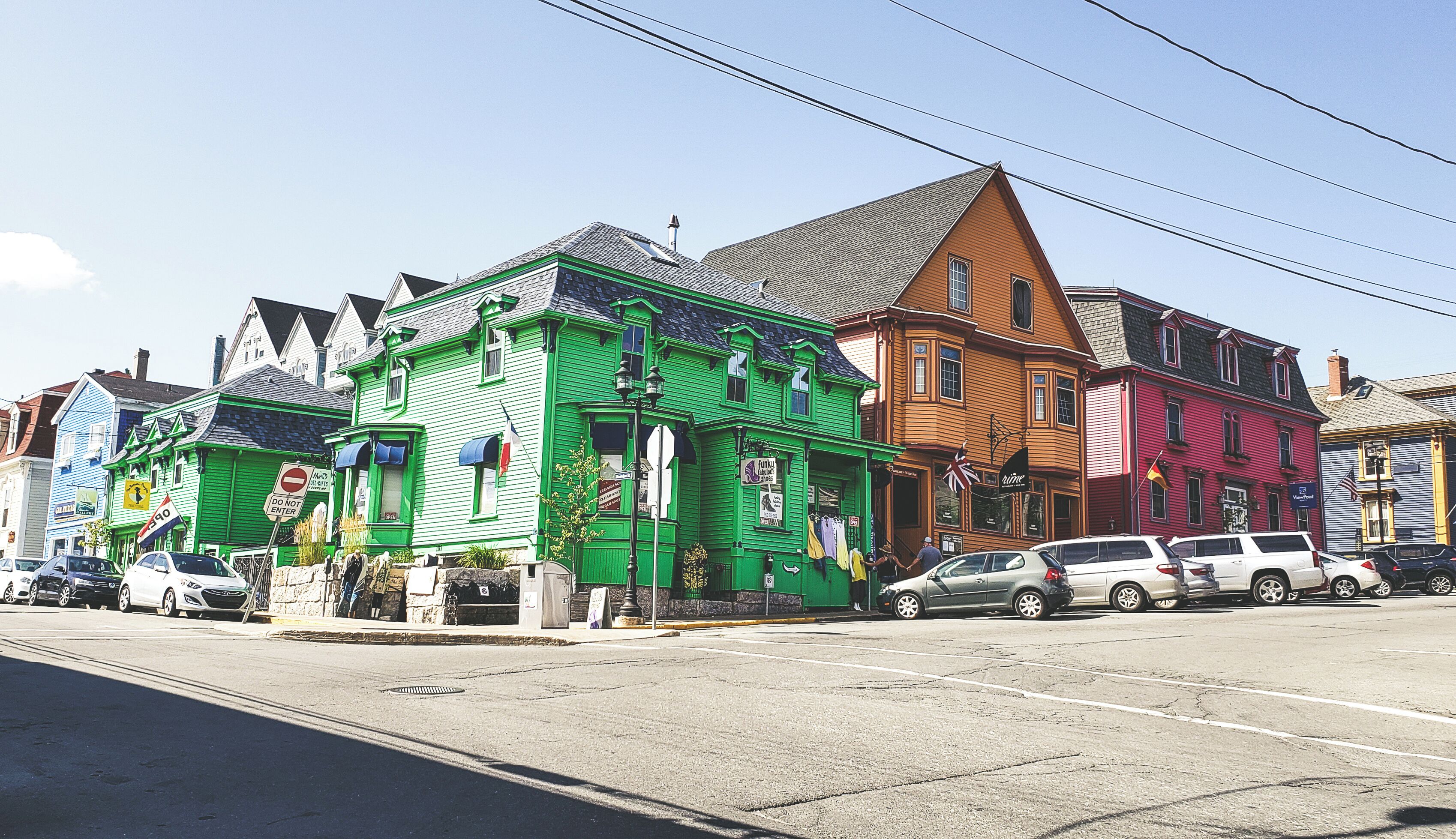 After seeing a post card of Lunenburg, I had to take a stop in to see. This quiet little fishing community is just adorable and full of colour. There are loads of small shops to explore, great places to eat, and a photographer's dream.