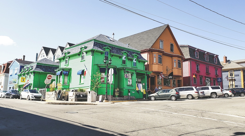 After seeing a post card of Lunenburg, I had to take a stop in to see. This quiet little fishing community is just adorable and full of colour. There are loads of small shops to explore, great places to eat, and a photographer's dream.