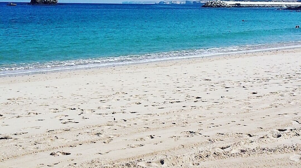 This is just one of the many serene places in Muscat, Oman. Just off the Sultan Qaboos HQ enjoy clear waters with a view that is incredible. Paradise on earth! #endlesssummer