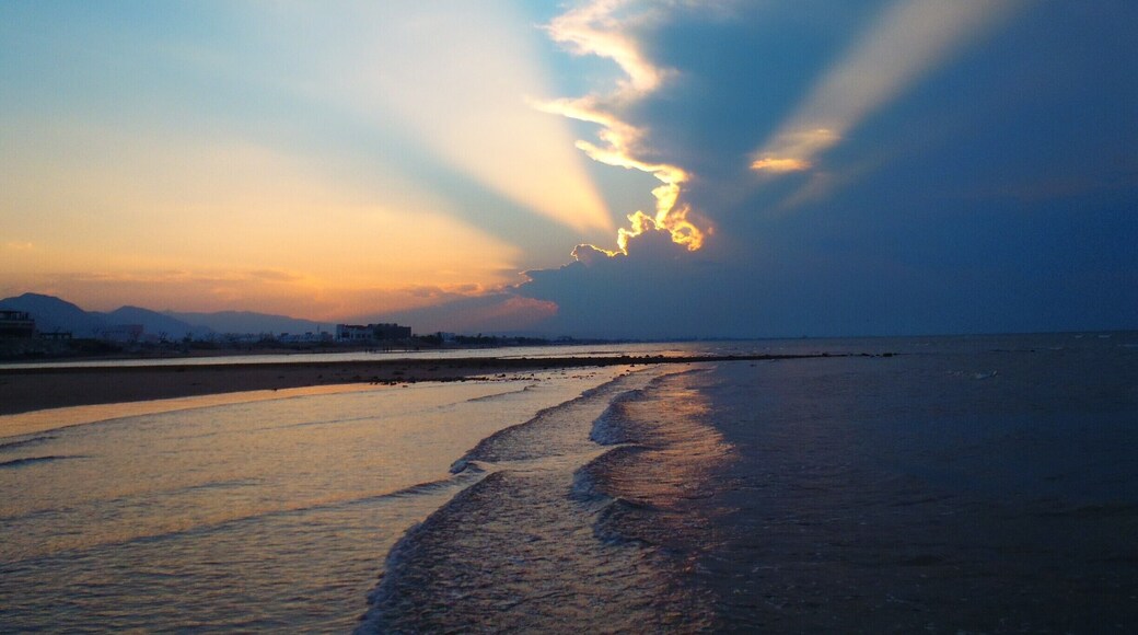 Low tide at sunset on Qurum Beach. Low tide means football on the sand (high tide means no beach and water up to the wall...)
#blue