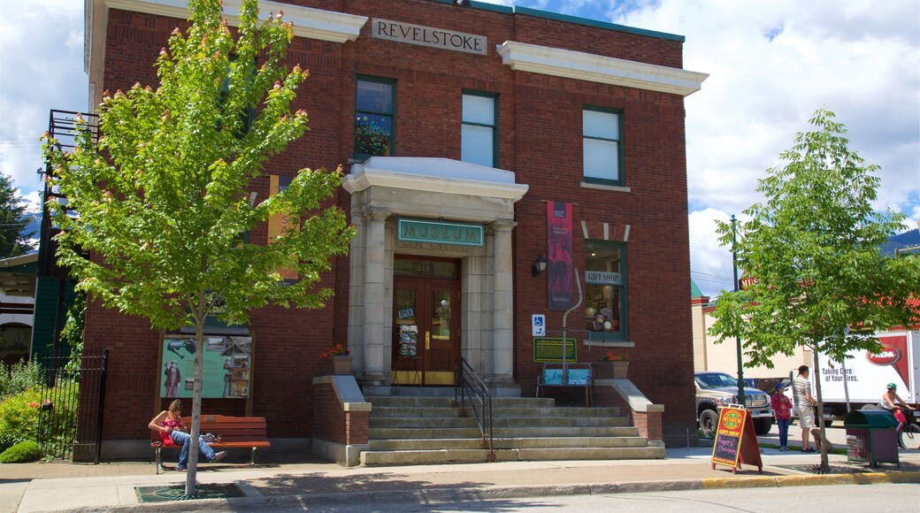 Kootenay Rockies showing heritage elements and signage