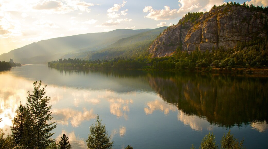 Castlegar featuring a lake or waterhole