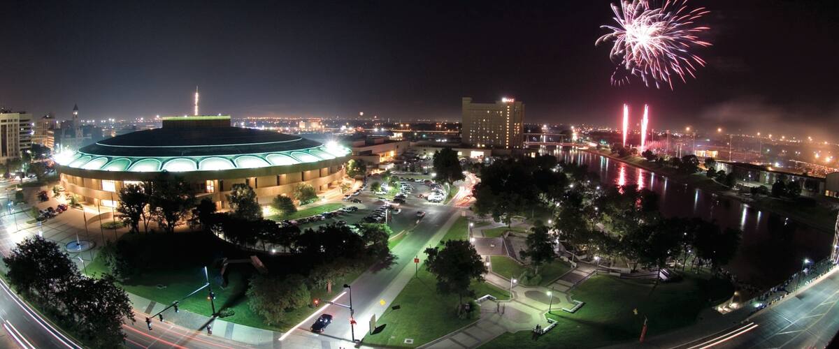 Wichita showing landscape views, a festival and night scenes