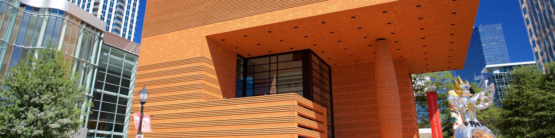 Charlotte Center City showing outdoor art and modern architecture