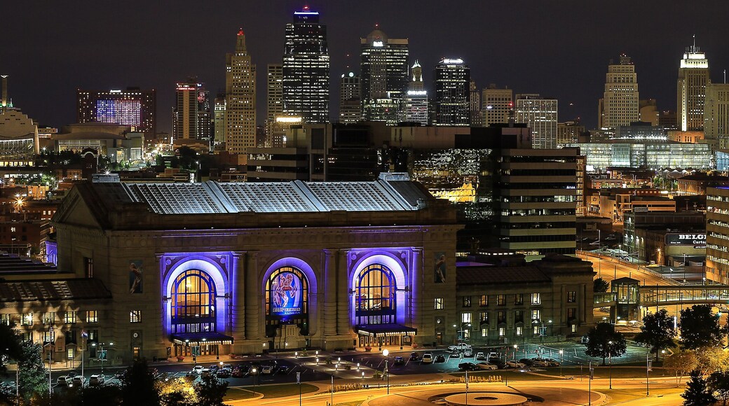 Kansas City Missouri skyline night