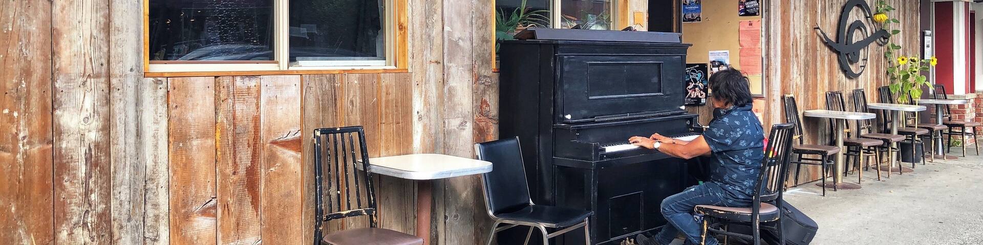 Public piano in downtown Duncan, BC (September 2019)
#LocalSecrets