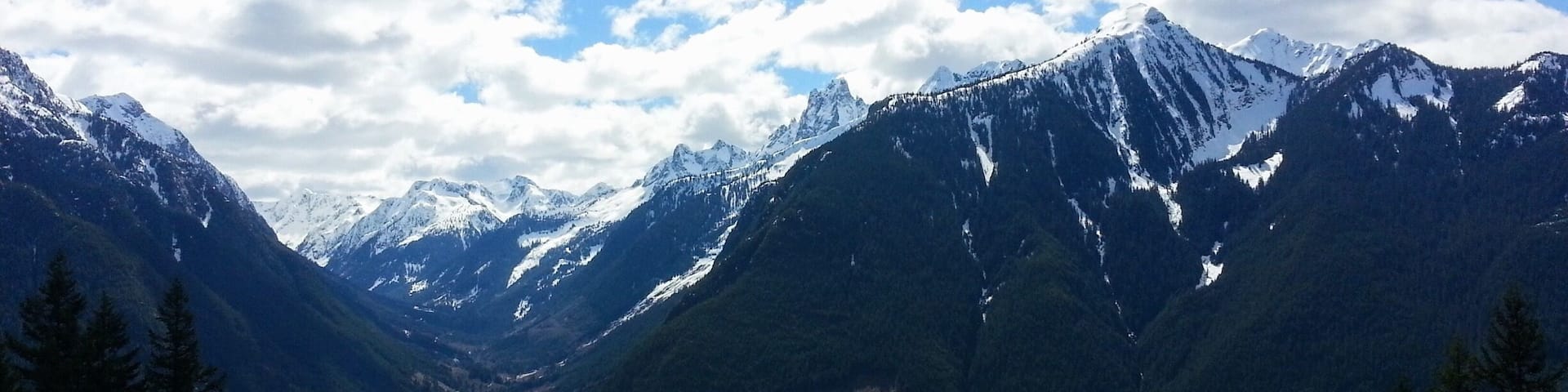 A magnificent view looking southward from our hike on Ford Mountain, as we took a break to enjoy the majestic Cascades.