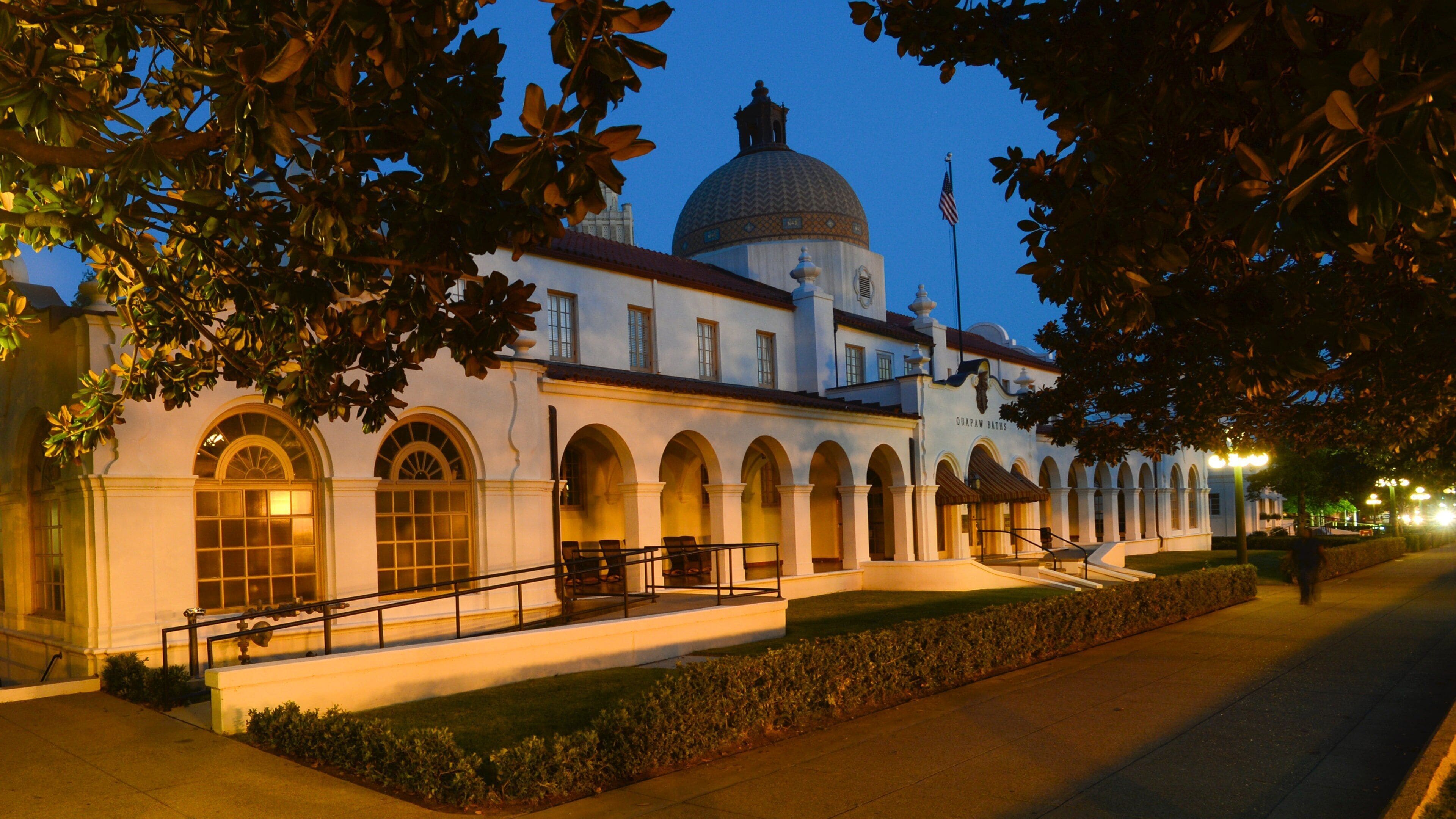 Hot Springs showing night scenes