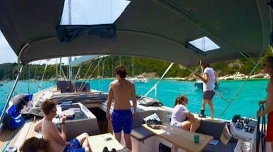 Cruising into Lakka :)