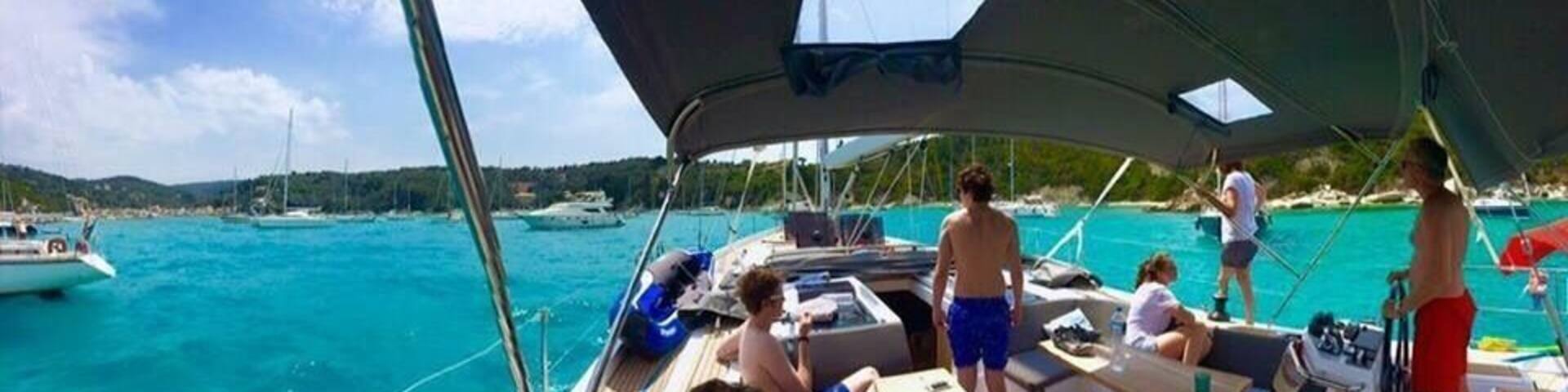 Cruising into Lakka :)