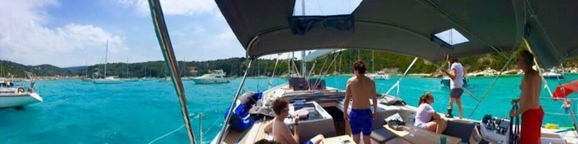 Cruising into Lakka :)