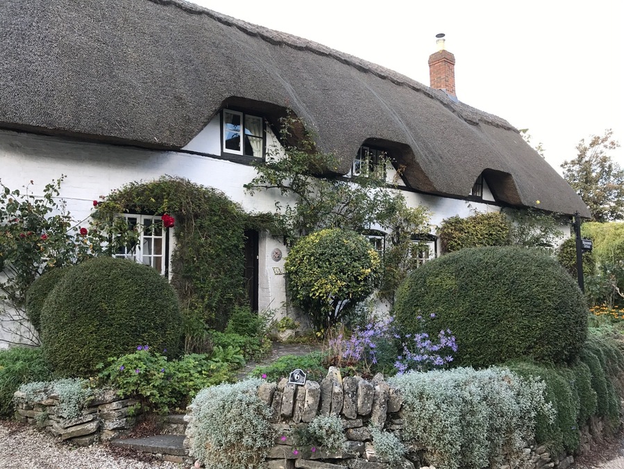 Old thatched houses in Wroughton