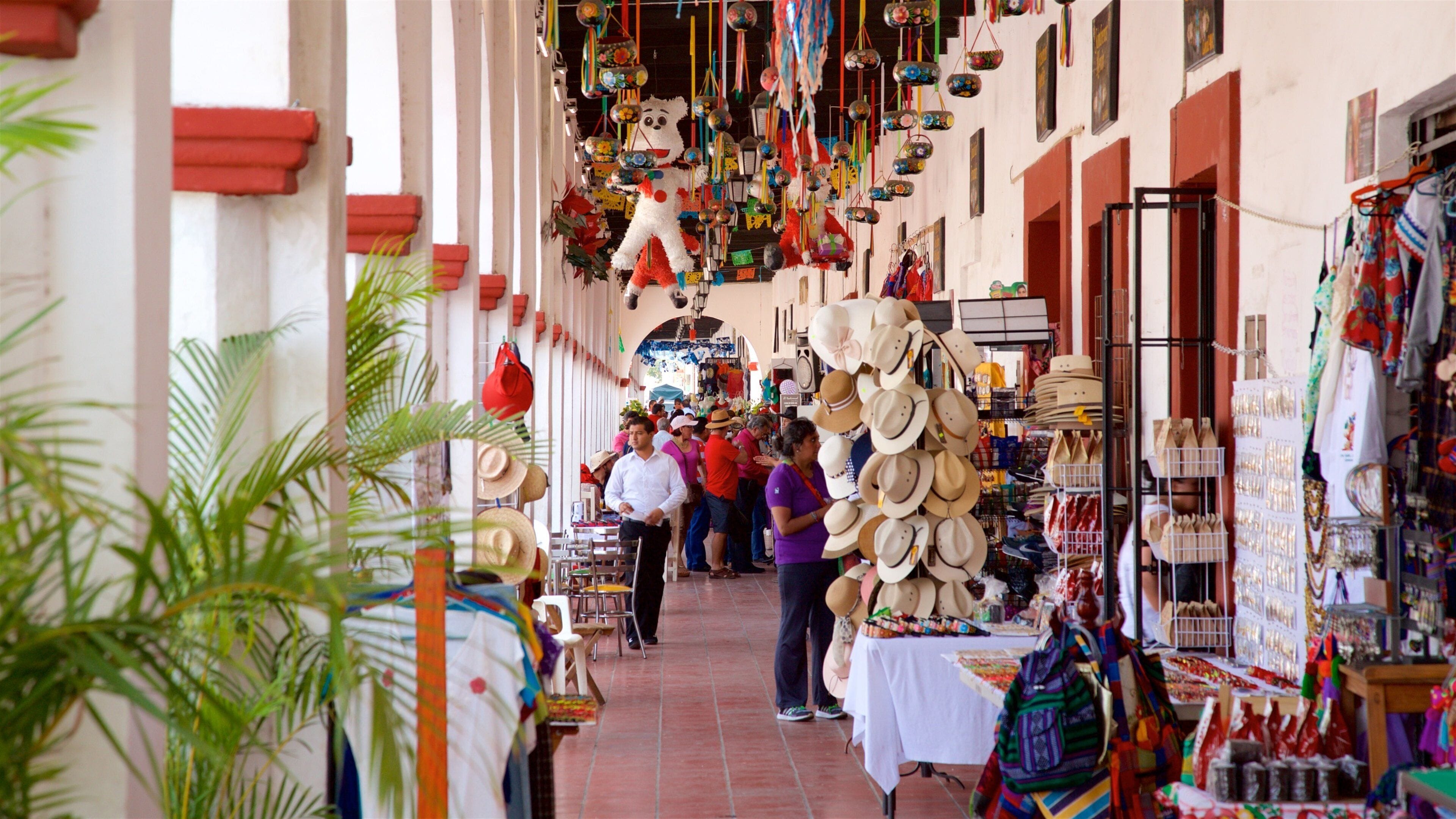 Chiapa de Corzo que incluye mercados y también un pequeño grupo de personas